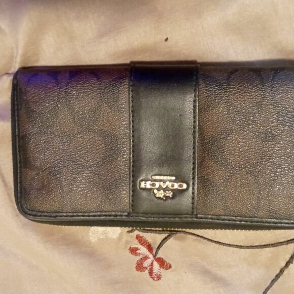 Coach Wallet - Picture 1 of 4